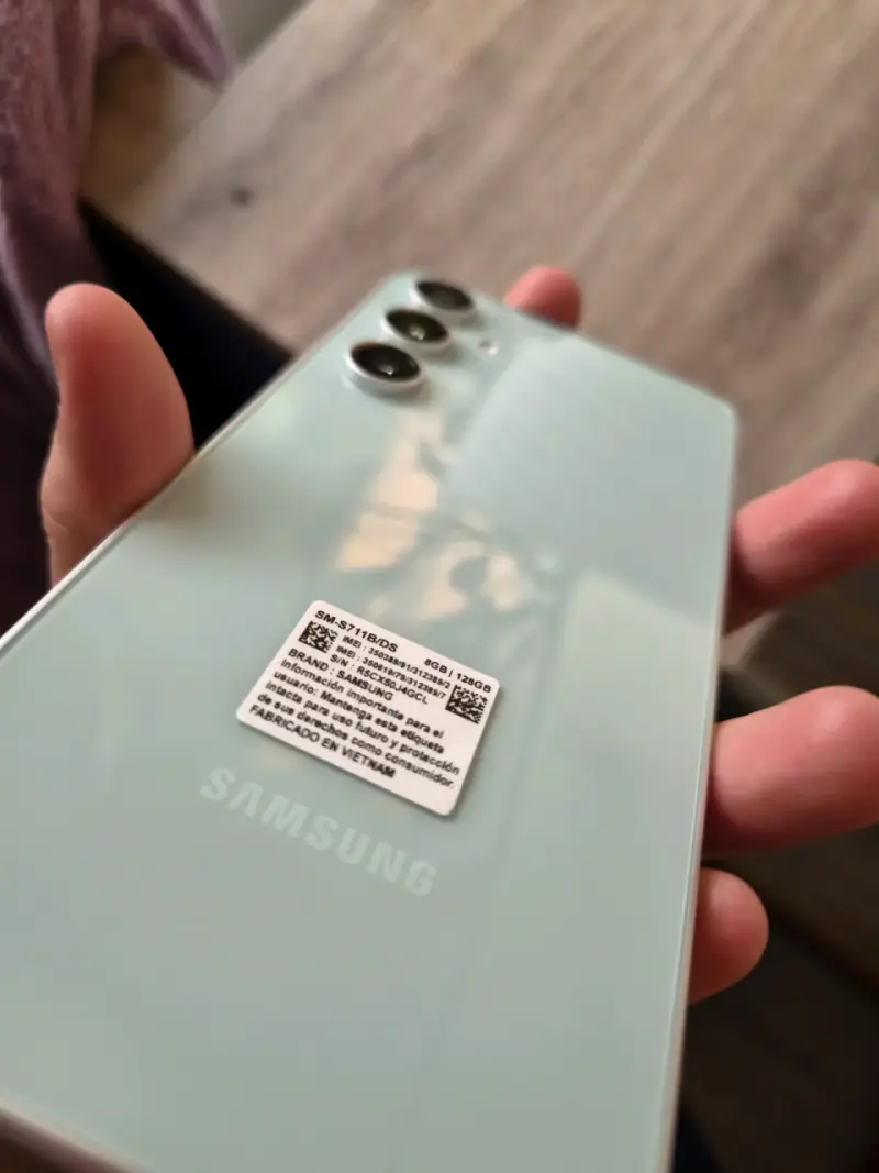 Samsung Galaxy S23 FE 5G en buen estado - 4