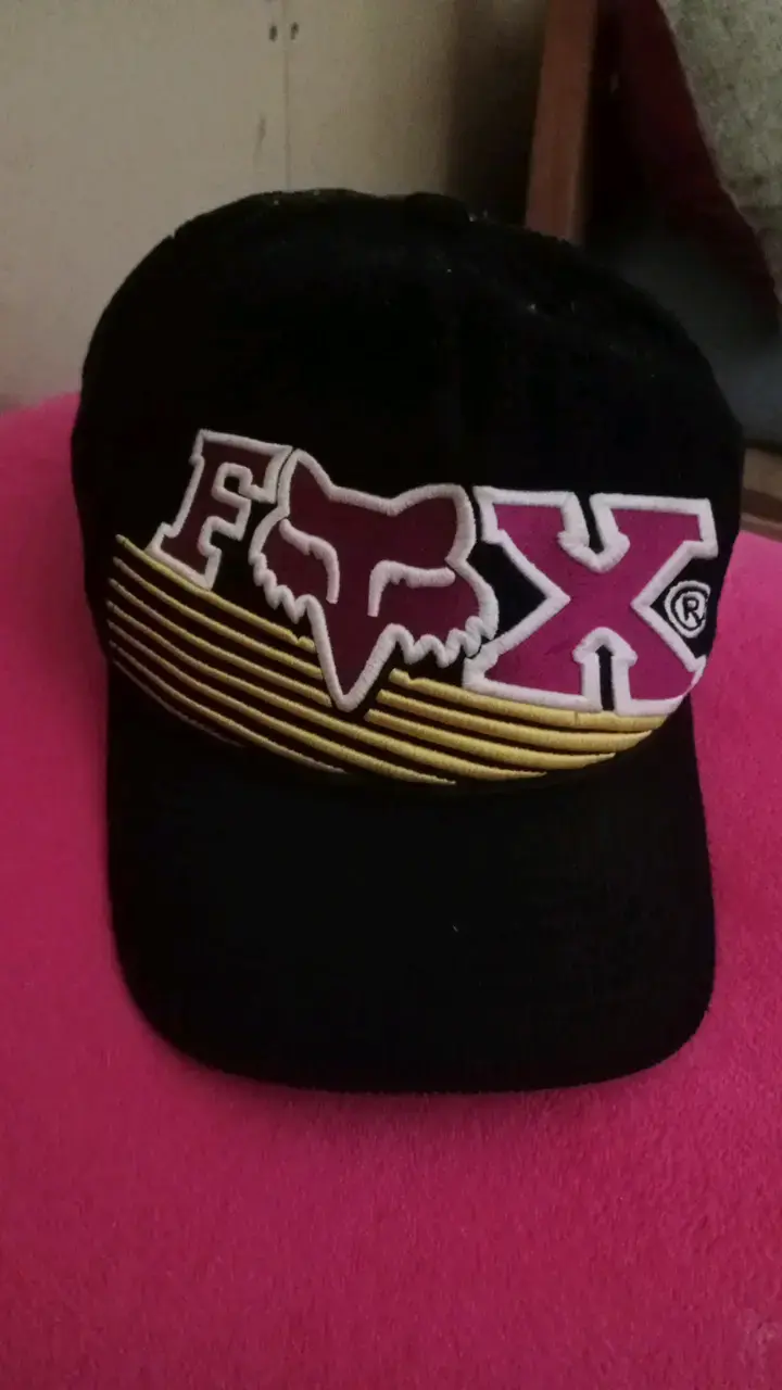 Gorra negra Fox Racing con logo bordado