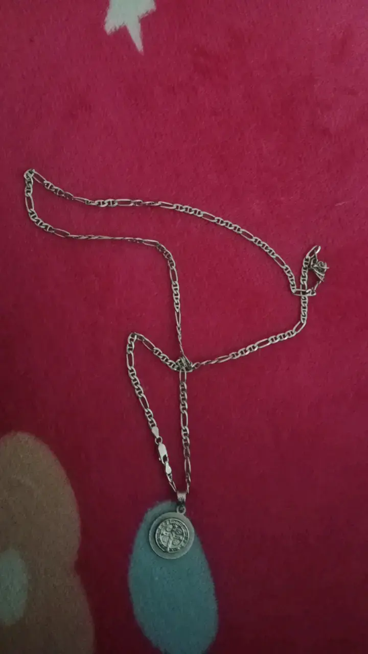 Collar de cadena con medalla de plata