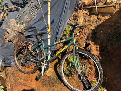 Bicicleta Bianchi MTB verde en buen estado - miniatura 1