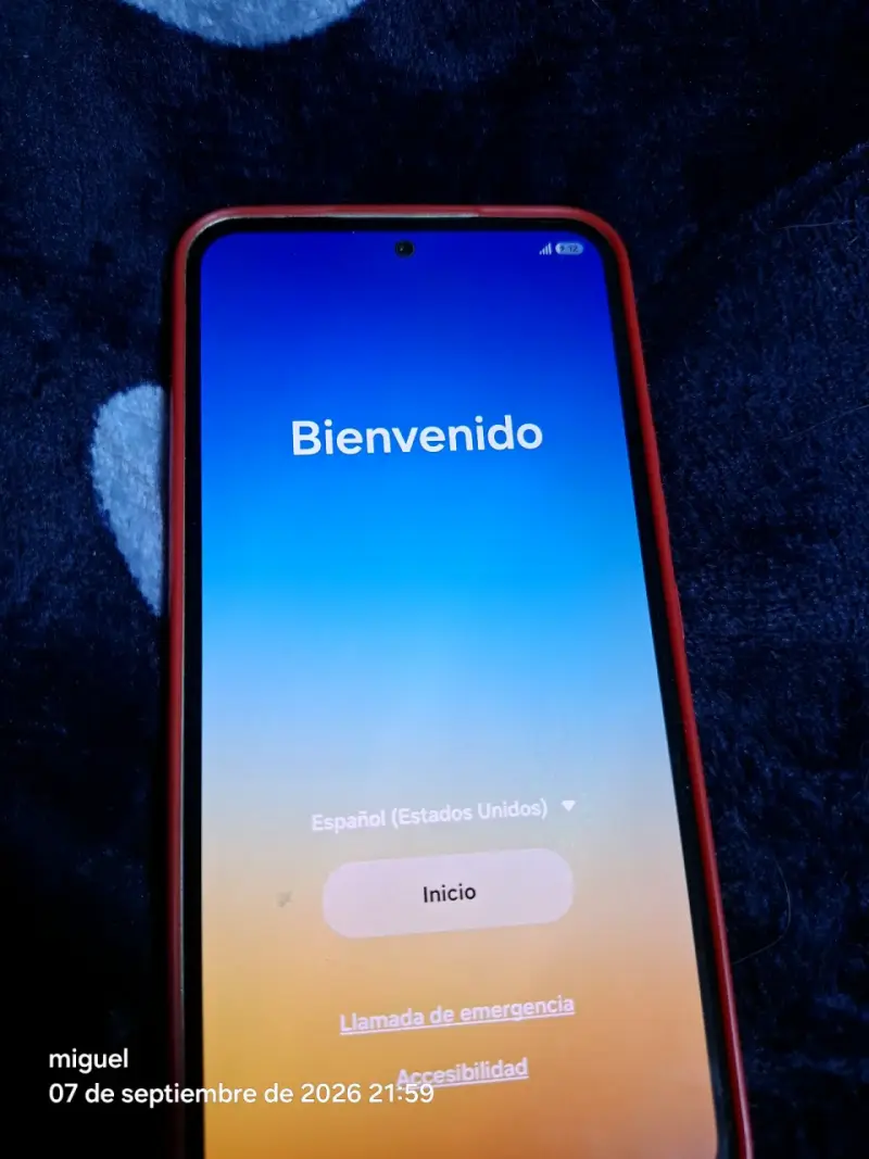 Samsung Galaxy A54 5G con funda roja - 2
