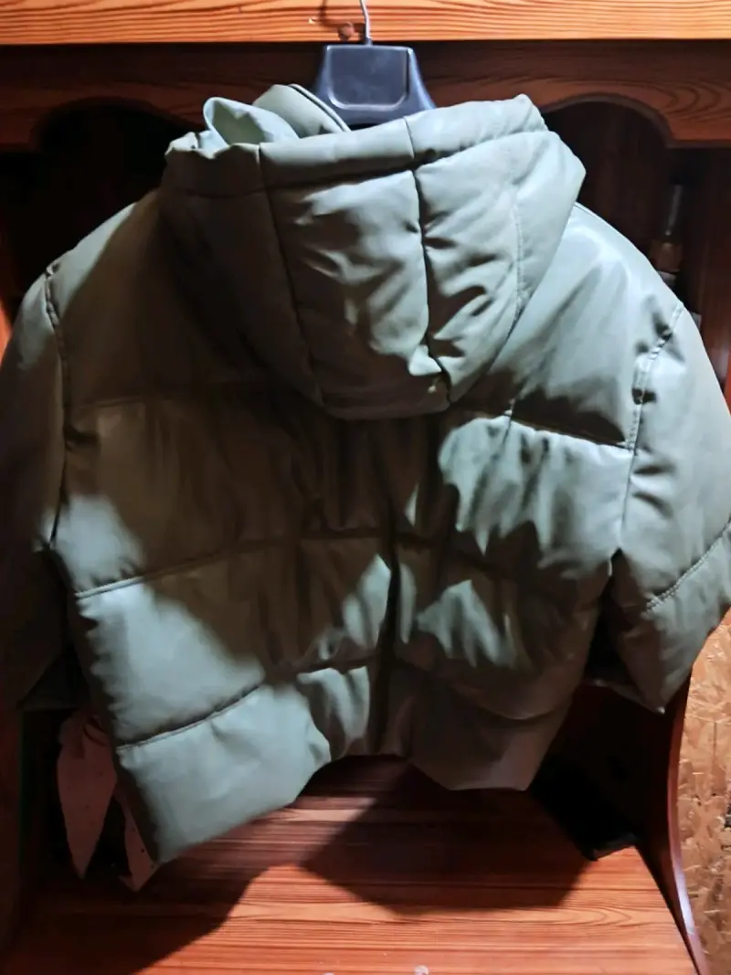 Chaqueta acolchada verde con capucha - 2