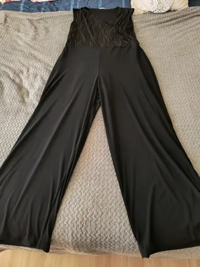 Enterito negro elegante con detalles brillantes - miniatura 1