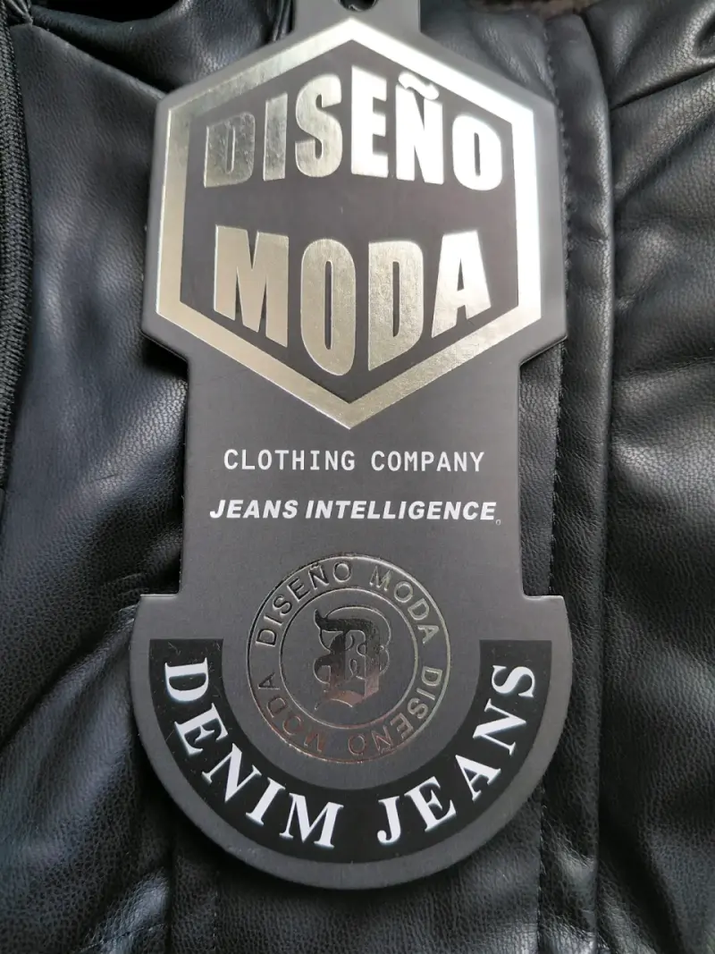Chaqueta de cuero sintético negra con capucha - 3