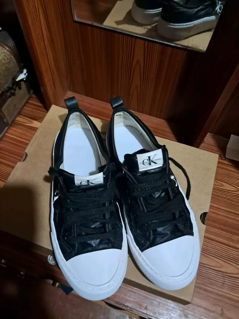Zapatillas negras Calvin Klein con logo CK - 1
