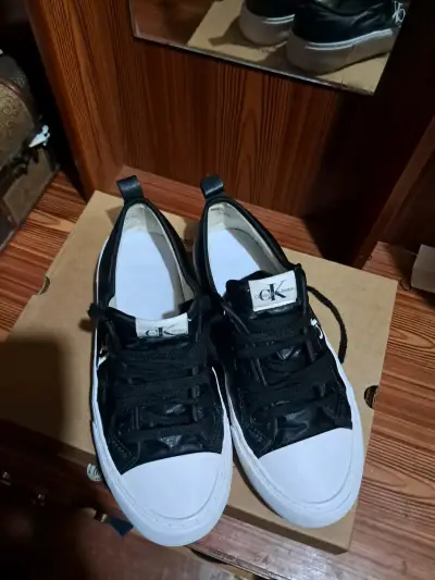 Zapatillas negras Calvin Klein con logo CK - miniatura 1