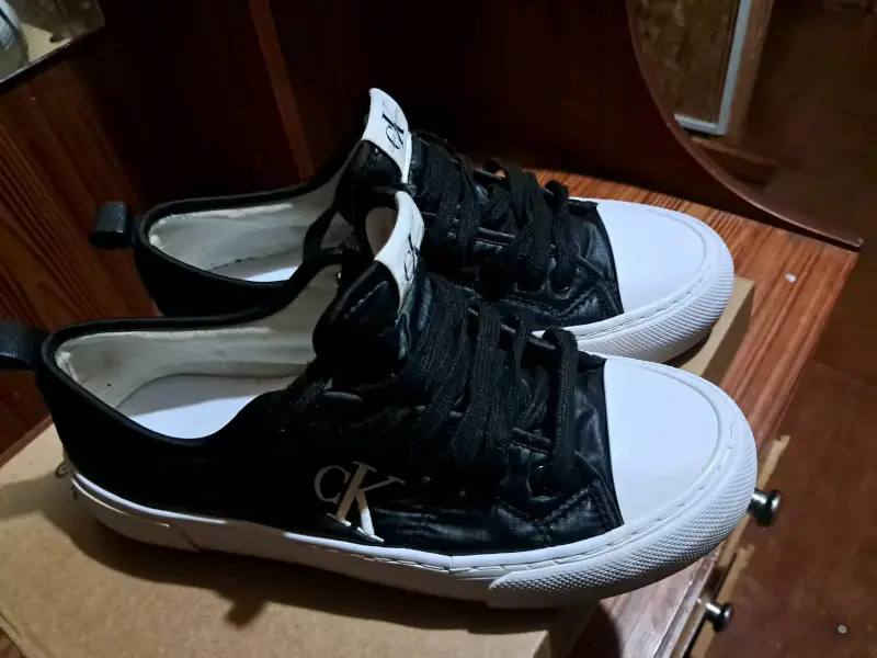 Zapatillas negras Calvin Klein con logo CK - 3