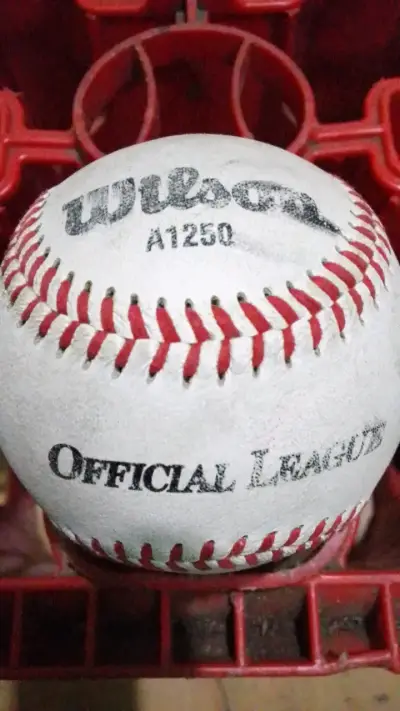 Pelota de béisbol Wilson A1250 Oficial - miniatura 1