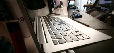 Lenovo Ideapad pantalla 2k - miniatura 2
