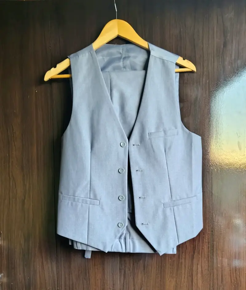 Traje gris claro para hombre con chaleco - 2