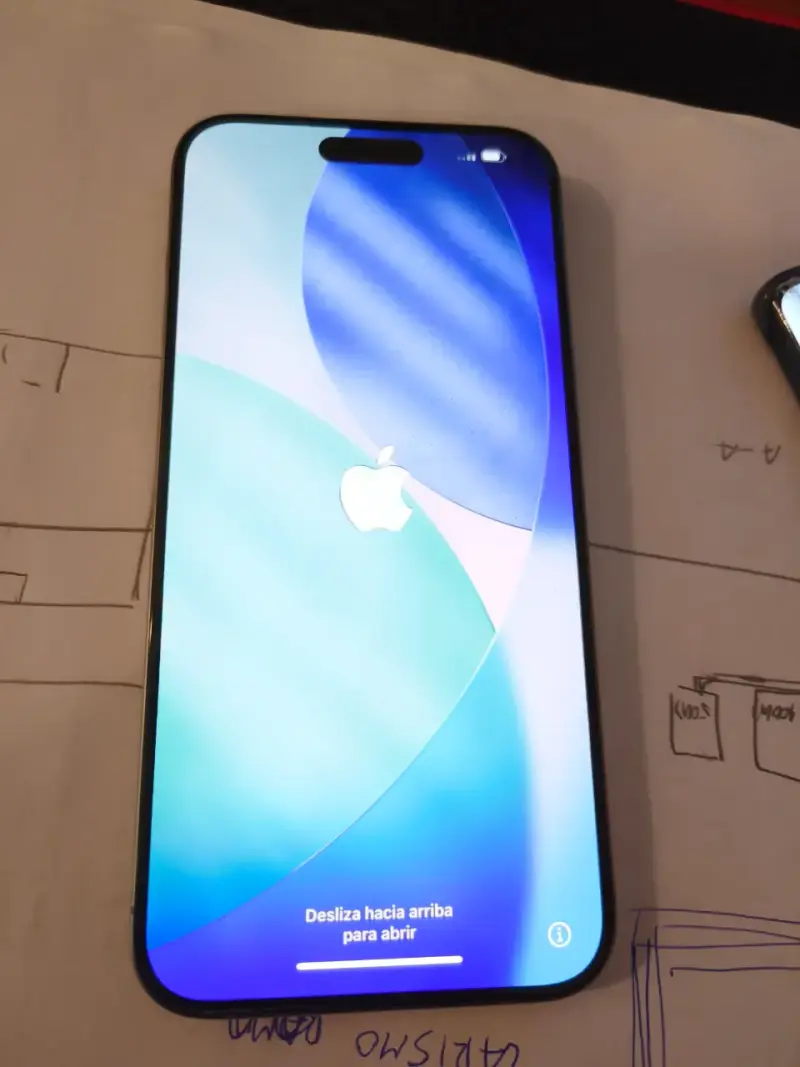 iPhone 15 Pro Max color Plata como nuevo - 3