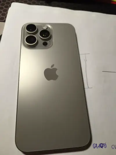 iPhone 15 Pro Max color Plata como nuevo - miniatura 4
