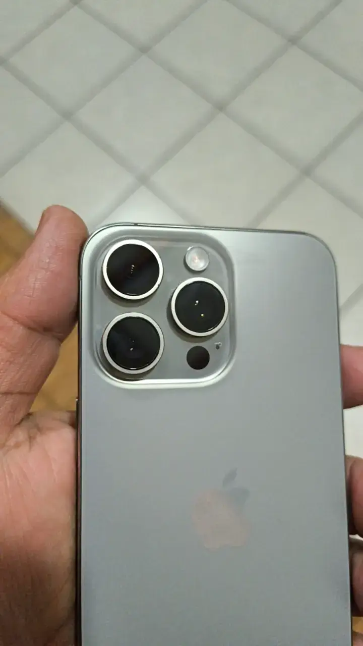 iPhone 15 Pro Max color Plata como nuevo - 5