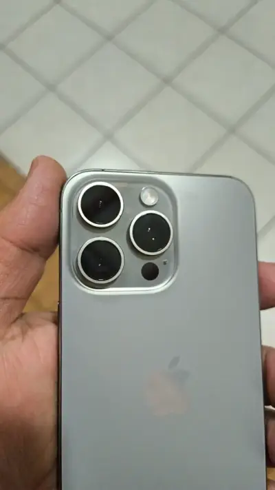 iPhone 15 Pro Max color Plata como nuevo - miniatura 5