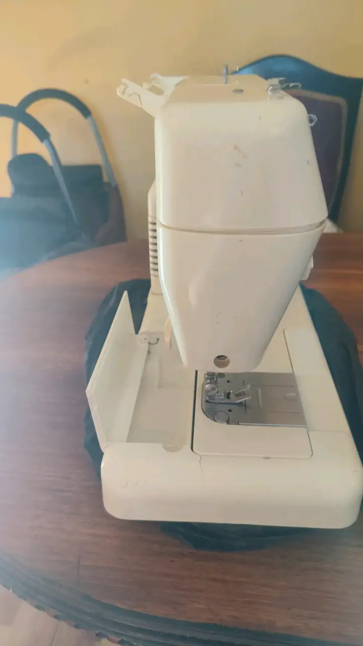 Máquina de Coser Singer Precisa con Pedal - 2