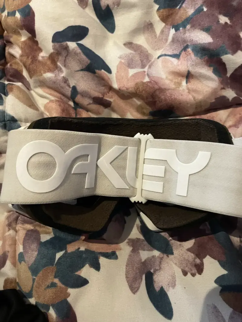 Antiparras de esquí Oakley con lente Prizm - 1