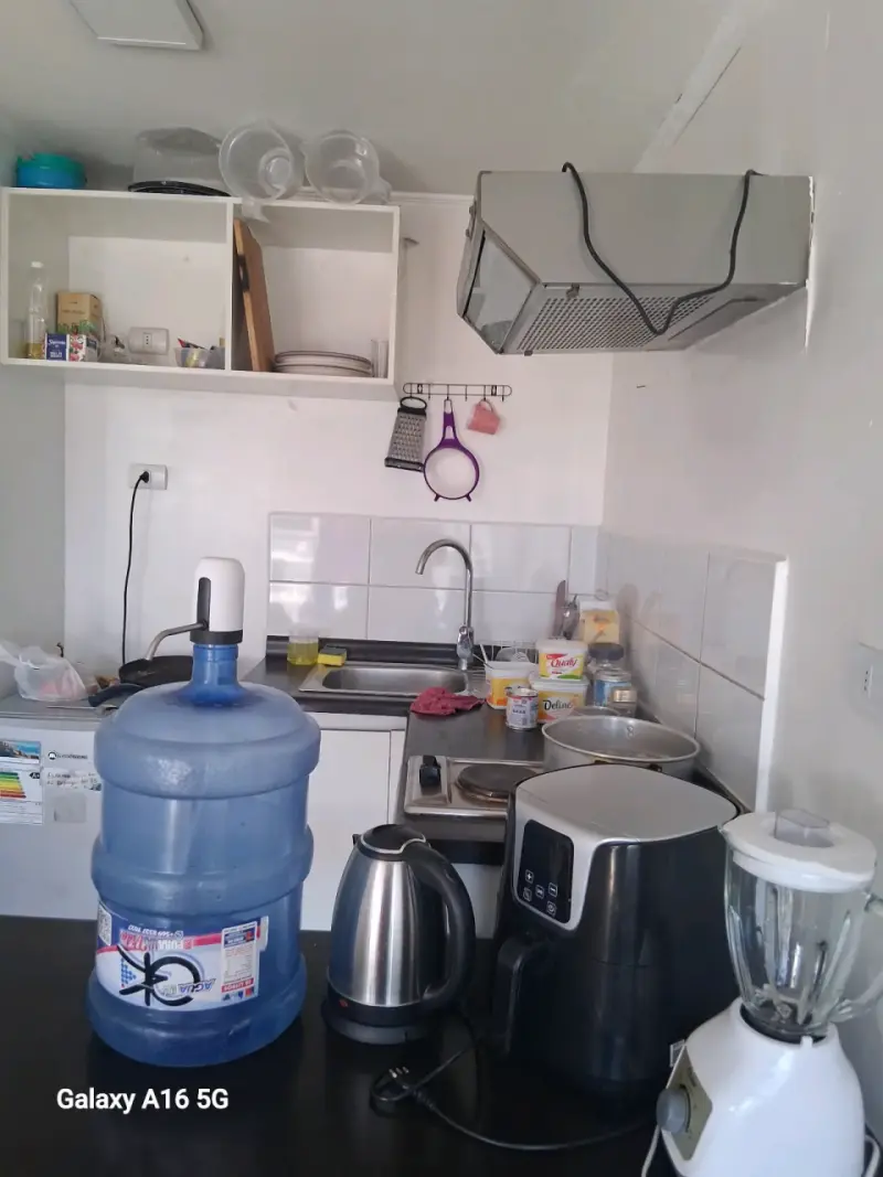 Refrigerador Indurama compacto en buen estado - 1