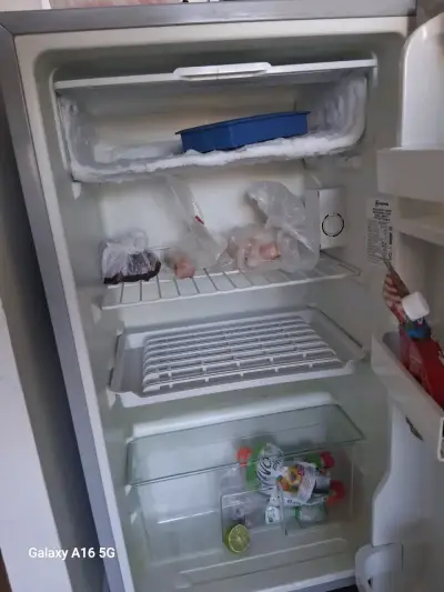 Refrigerador Indurama compacto en buen estado - miniatura 2