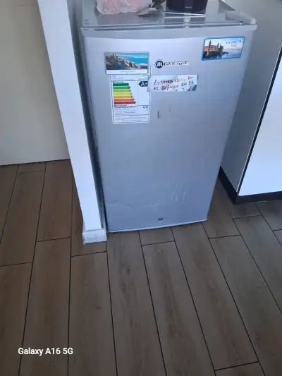Refrigerador Indurama compacto en buen estado - miniatura 3