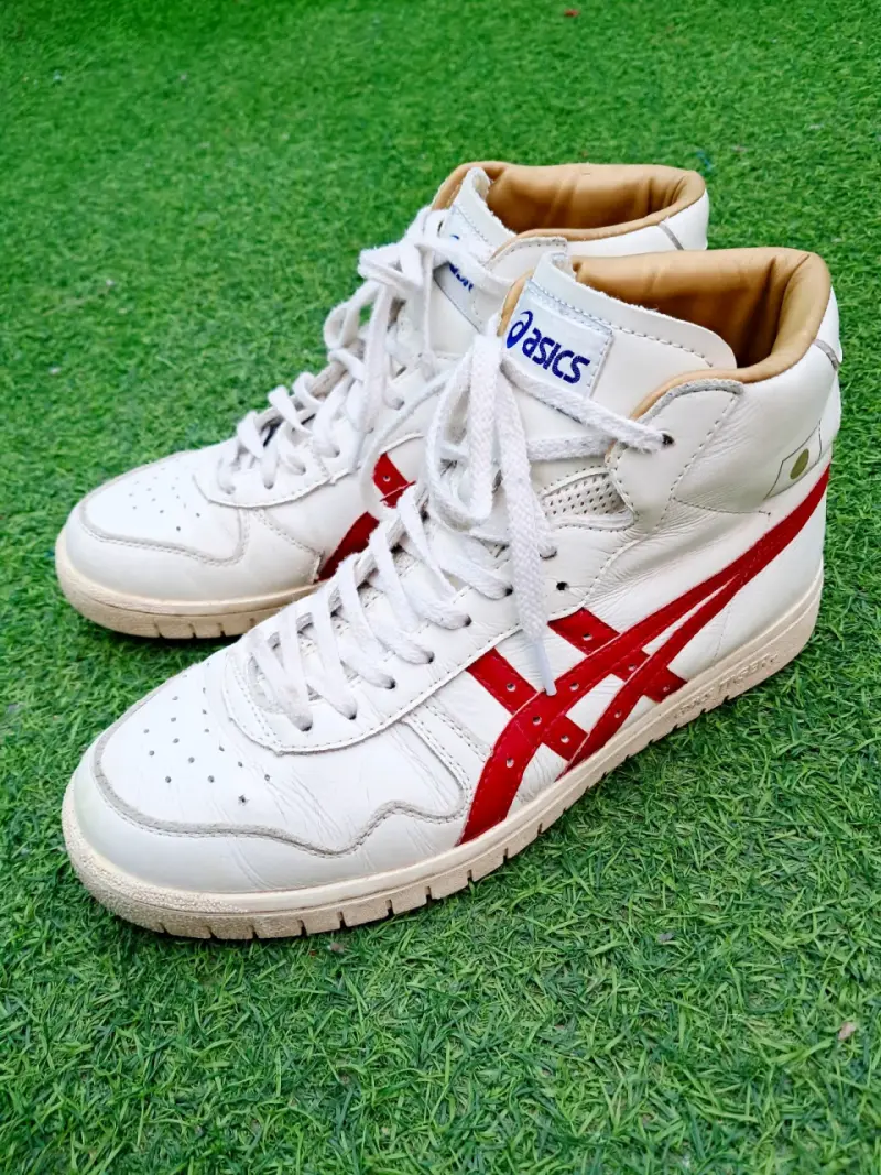 Zapatillas deportivas Asics blancas con detalles rojos - 1