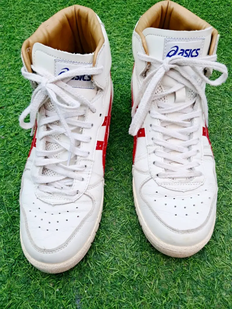 Zapatillas deportivas Asics blancas con detalles rojos - 2