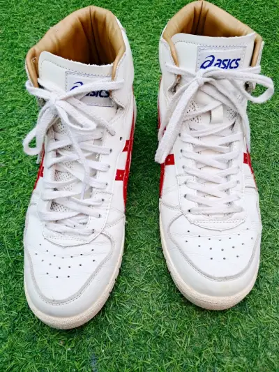 Zapatillas deportivas Asics blancas con detalles rojos - miniatura 2