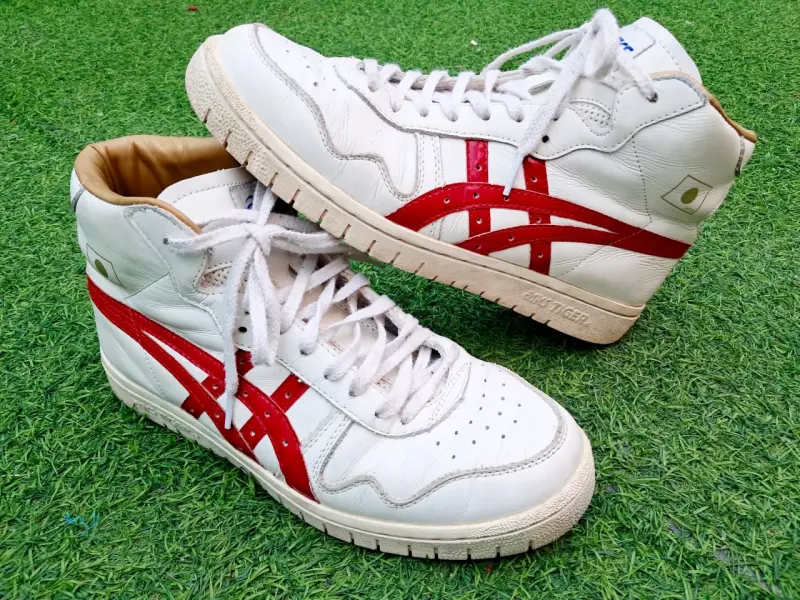 Zapatillas deportivas Asics blancas con detalles rojos - 3