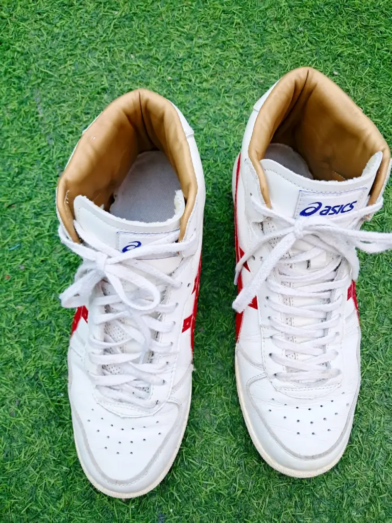 Zapatillas deportivas Asics blancas con detalles rojos - 4
