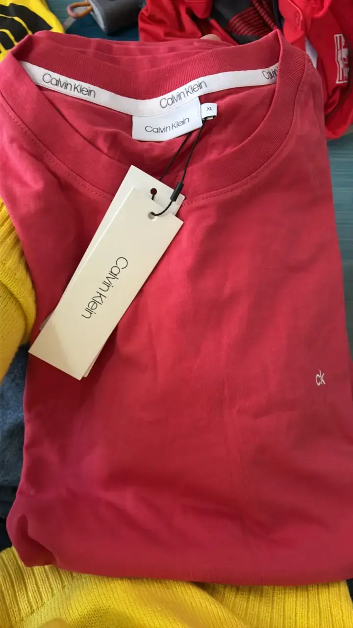 Polera Calvin Klein roja de algodón orgánico - 1