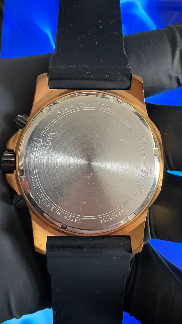 Reloj Bulova Marine Star dorado con correa negra - 2