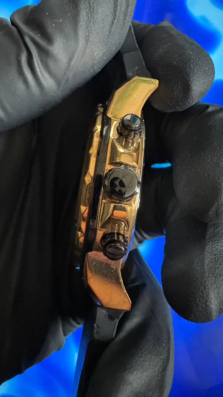 Reloj Bulova Marine Star dorado con correa negra - 3