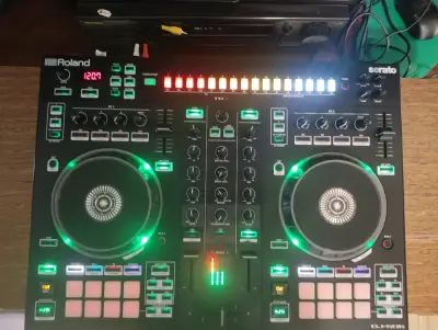 Controlador DJ Roland DJ-505 con Serato - miniatura 1