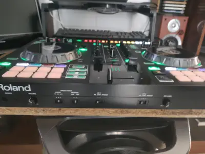 Controlador DJ Roland DJ-505 con Serato - miniatura 4