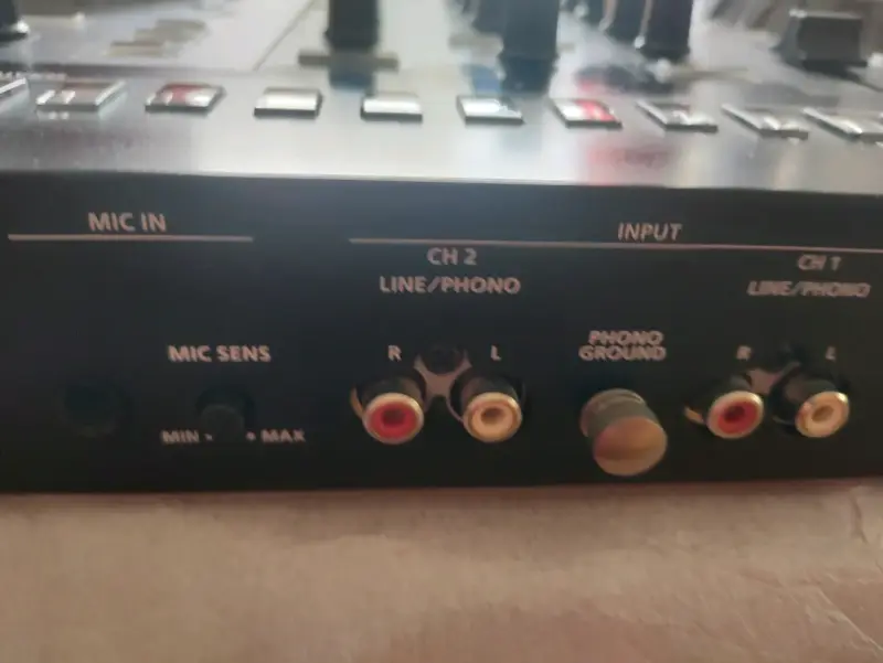 Controlador DJ Roland DJ-505 con Serato - 6