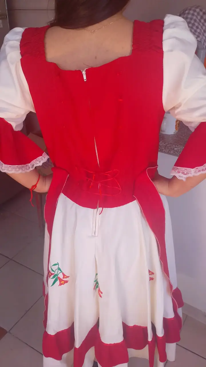 Vestido típico chileno rojo y blanco - 2