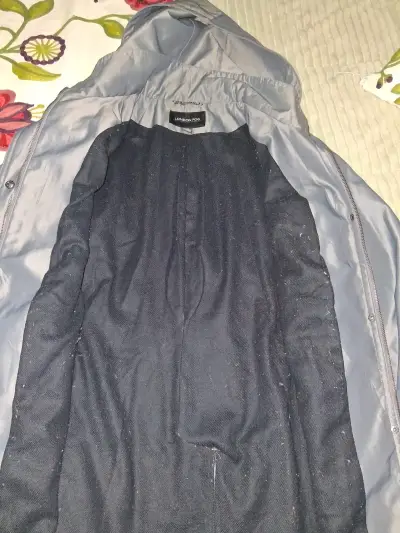 Abrigo impermeable gris con capucha para mujer - miniatura 4
