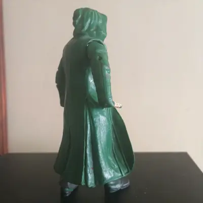 Figura de acción Doctor Doom con capa verde - miniatura 3