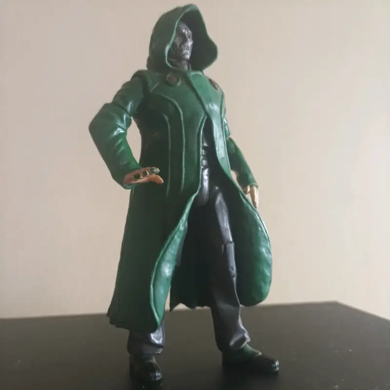 Figura de acción Doctor Doom con capa verde - 4