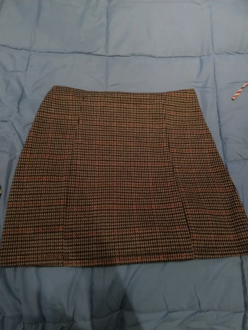 Falda corta de cuadros estilo vintage