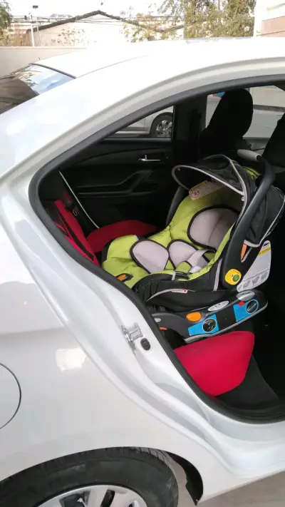 Chevrolet blanco en buen estado - miniatura 4