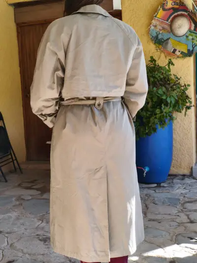 Trench coat beige Misty Harbor con cinturón - miniatura 2