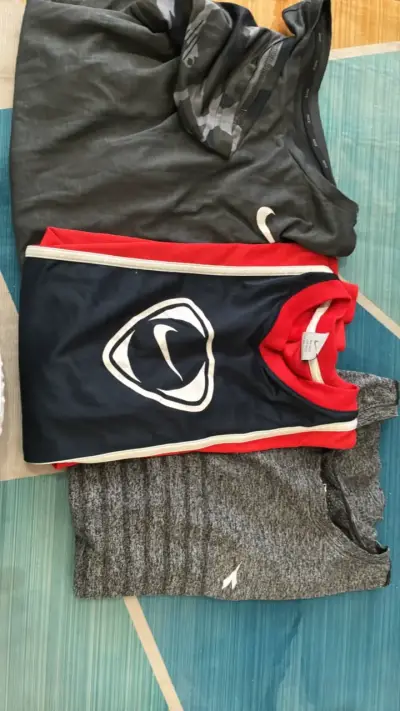 Poleras deportivas Nike y Diadora para hombre - miniatura 1