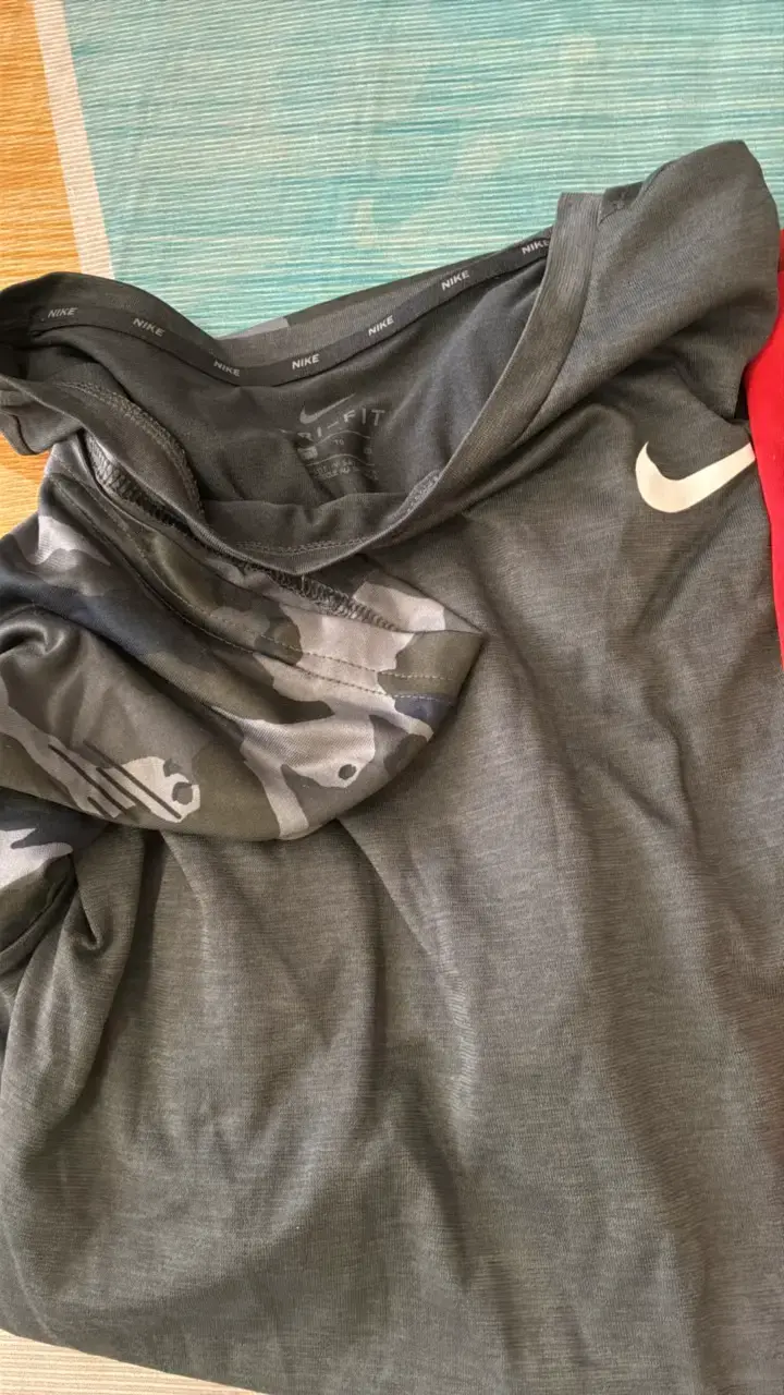 Poleras deportivas Nike y Diadora para hombre - 4