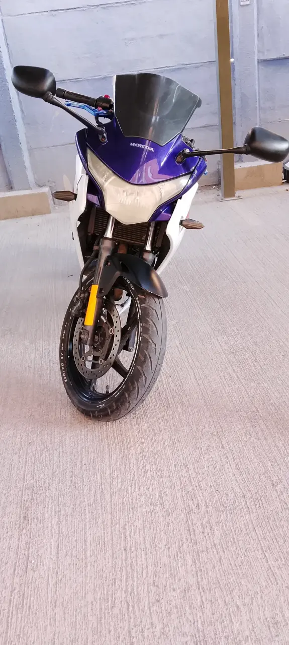 Moto deportiva Honda CBR 250R en buen estado - 2