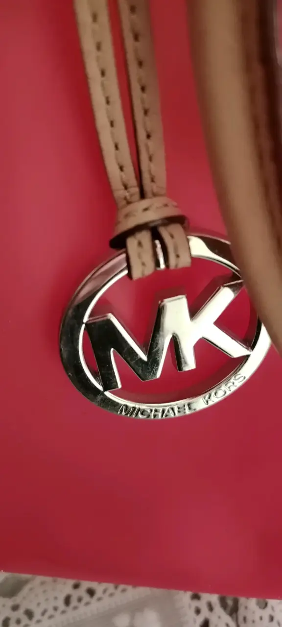 Bolso Michael Kors rosa con detalles beige - 5