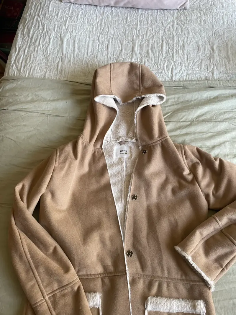 Abrigo de mujer con capucha color camel - 2