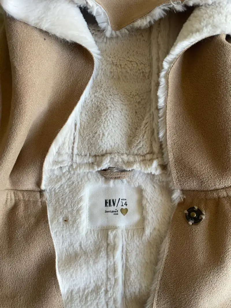 Abrigo de mujer con capucha color camel - 3