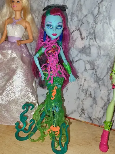 Muñeca Monster High posea excelente estado - miniatura 1