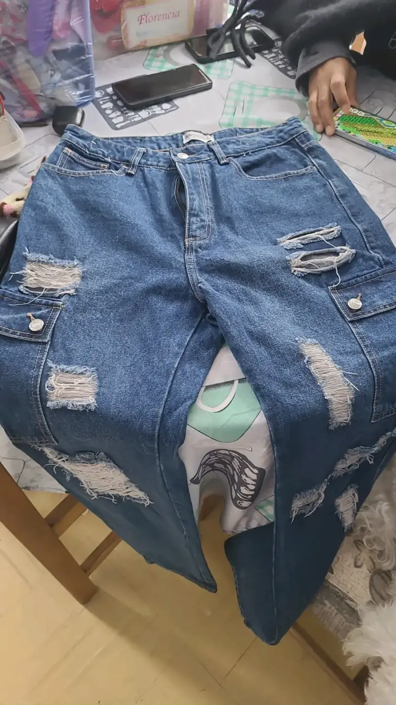 Jeans de mezclilla rasgados para mujer