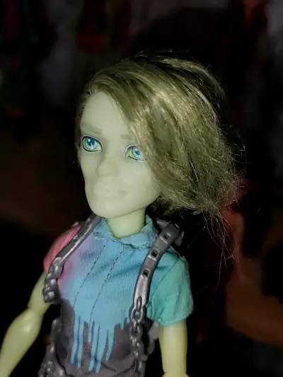 Muñeco Monster High verde con ropa colorida - miniatura 2